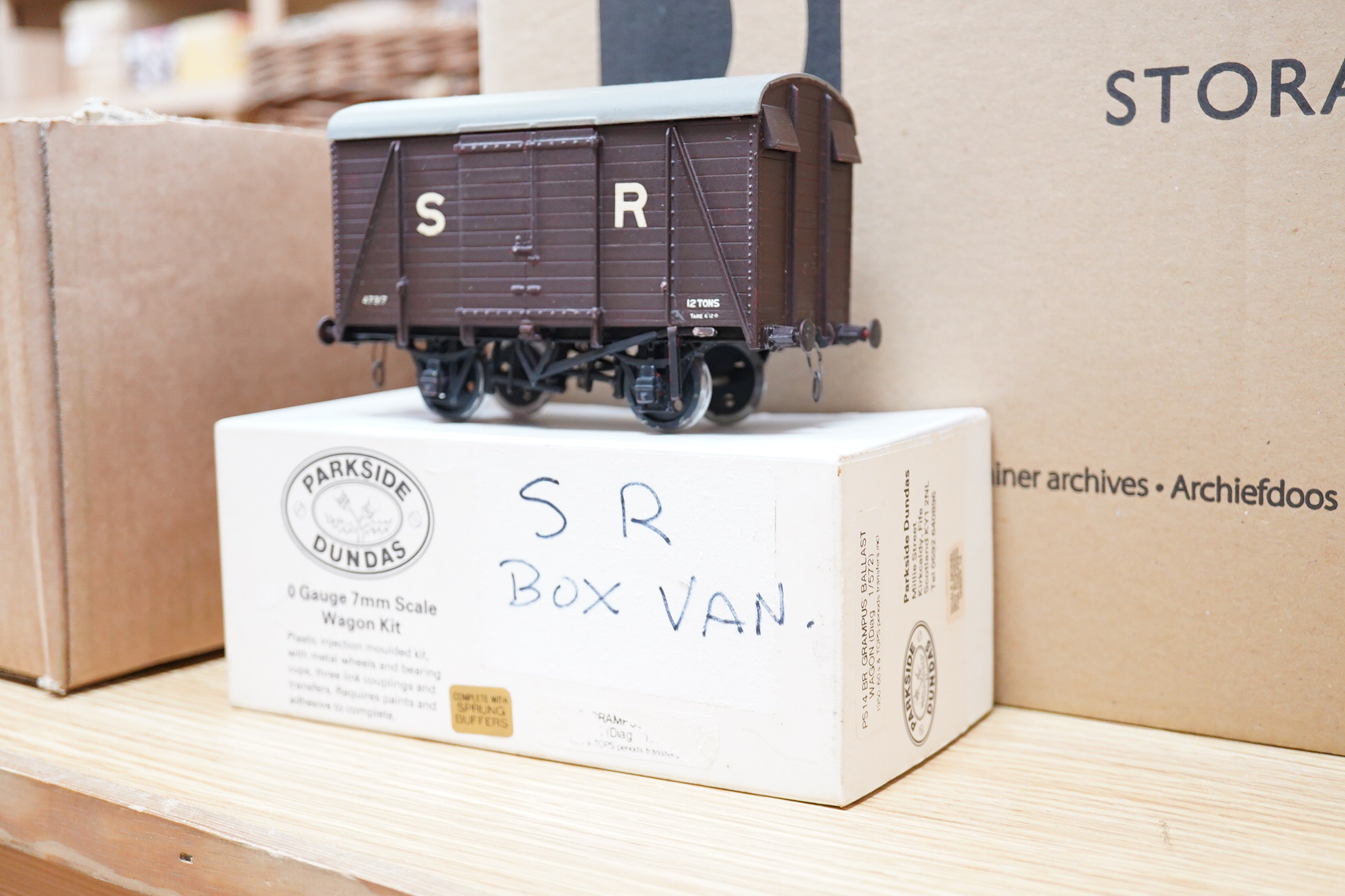 Five finescale 0 gauge Southern Railway freight wagons by Parkside Dundas, etc. including; a 4-wheel luggage van, 25-ton brake van, and three box vans, kit-built to a high standard